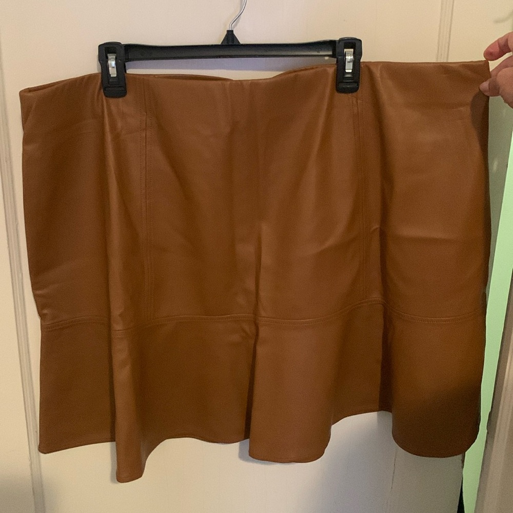 🍁 Vegan leather skirt